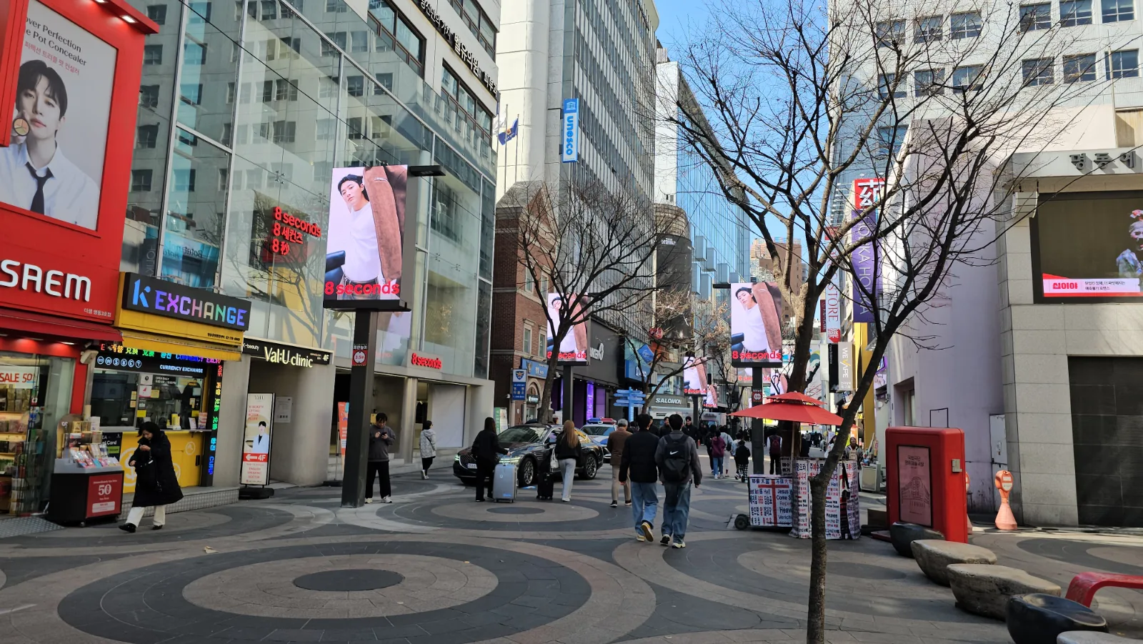 8세컨즈, 명동 거리를 물들인 스트리트 사이니지