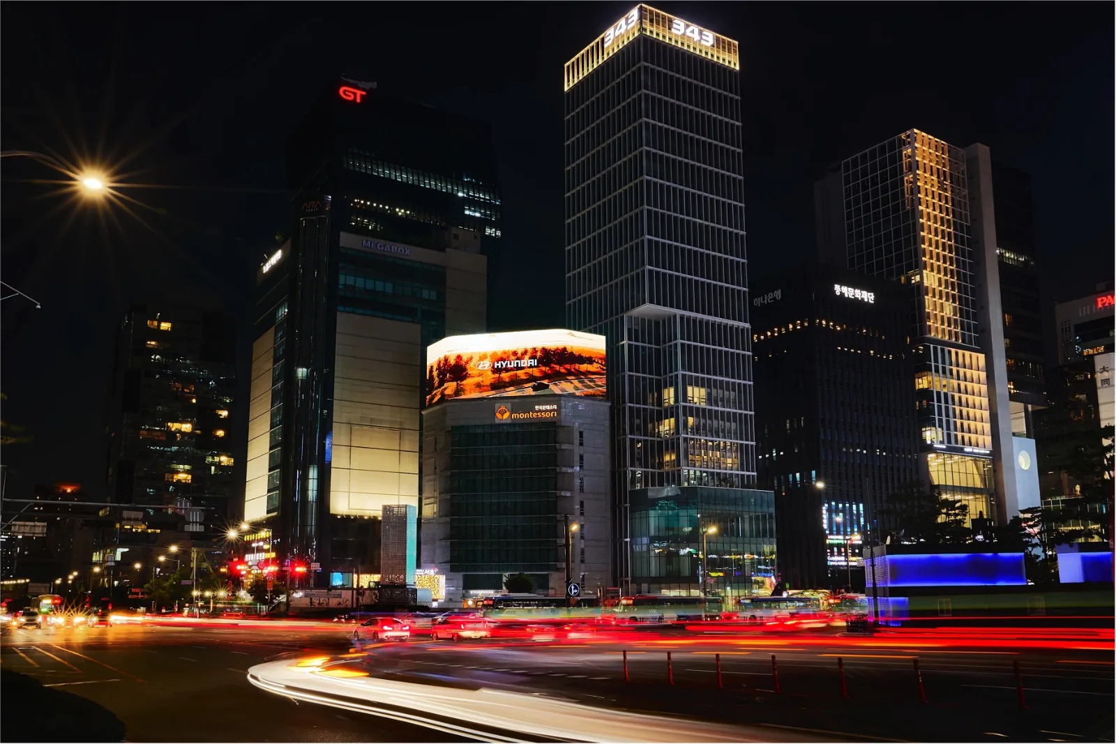 더 몬테 강남 시보 (서울 서초구 강남대로 399) · 벽면 이용 광고(디지털)