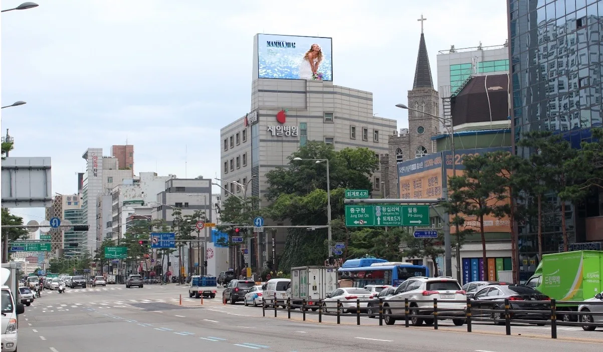 충무로 제일병원빌딩 전광판 (서울 중구 퇴계로 244) · 벽면 이용 광고(디지털)