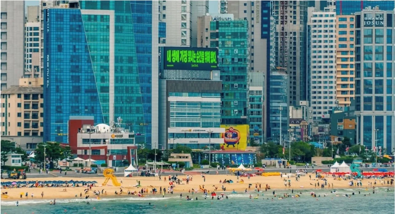 해운대 임팩트웨이브 전광판 (부산 해운대구 해운대해변로 277) · 벽면 이용 광고(디지털)