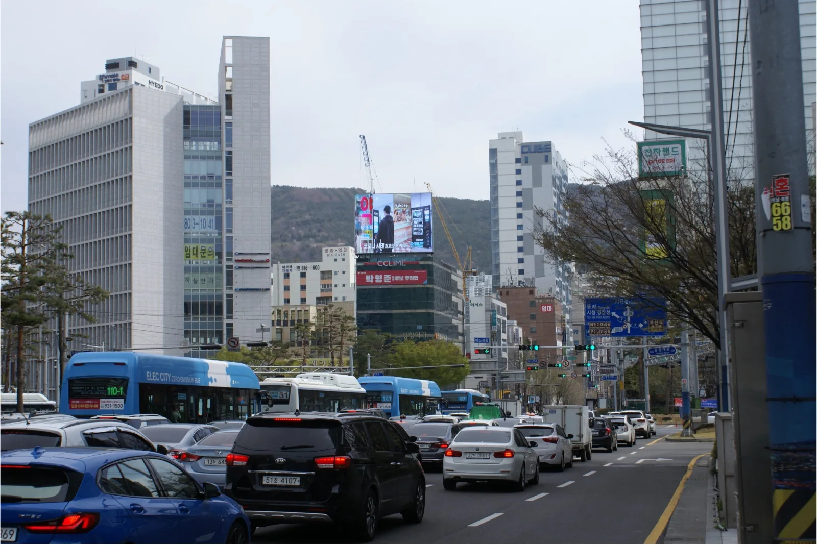 서면교차로 삼성빌딩 전광판 (부산 부산진구 서전로 1) · 벽면 이용 광고(디지털)